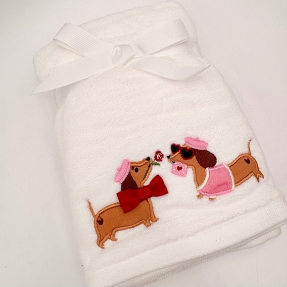 ❤️ Valentine's Day White Hand Towels with Dachshund Design - Picture 3 of 6